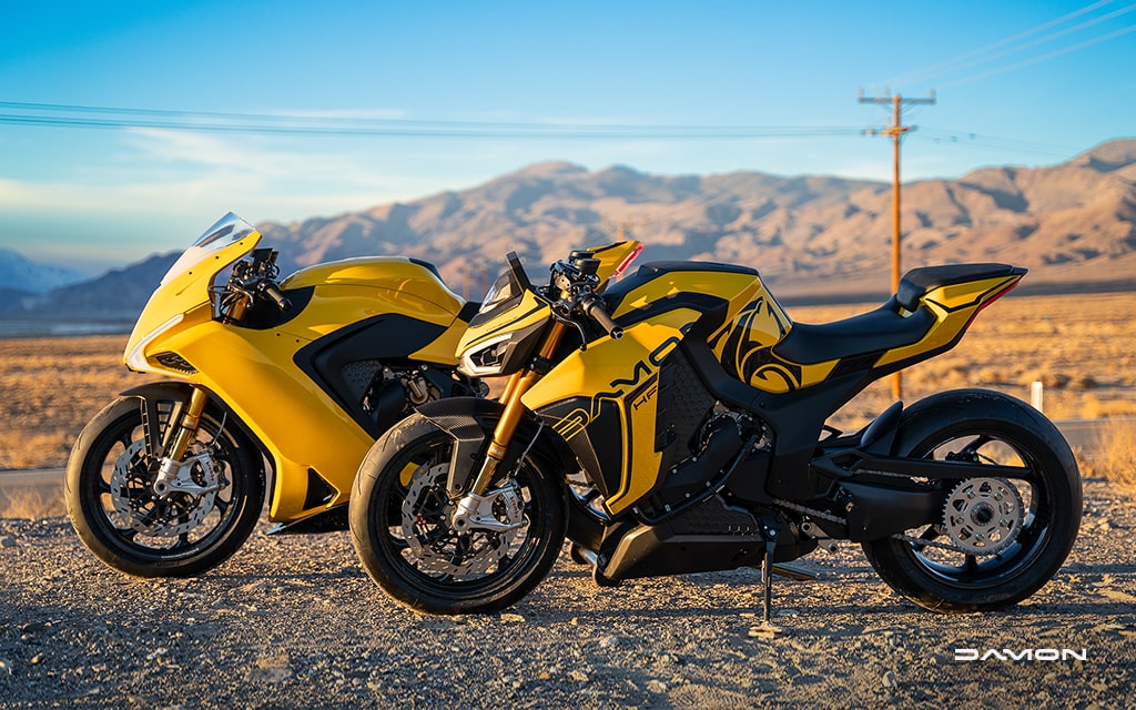 HyperFighter Colossus and HyperSport HS in the desert