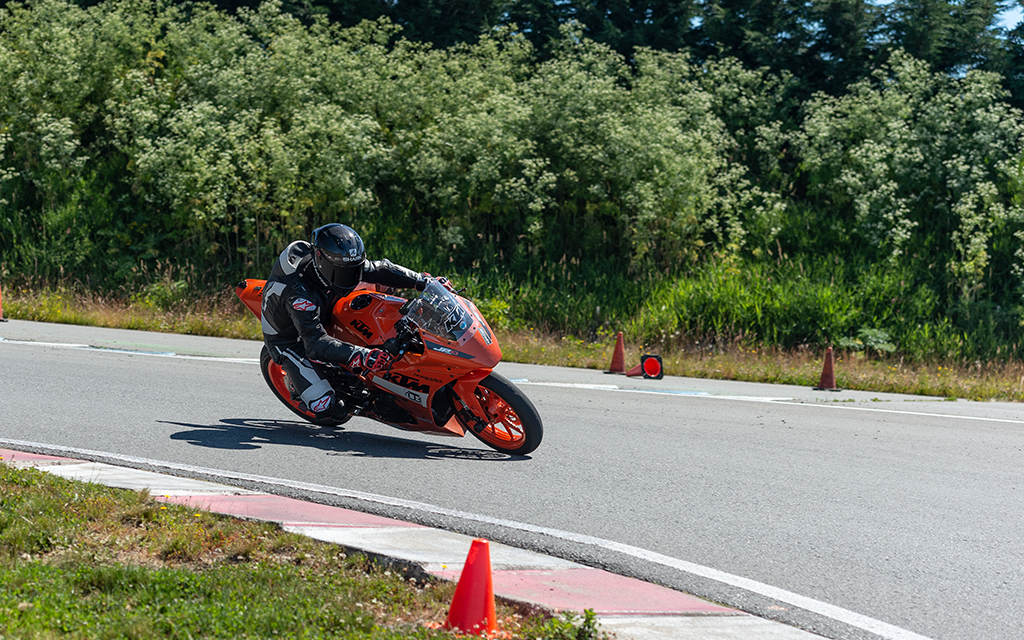 dom kwong riding a ktm superduke on the track